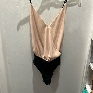 Cross back light pink/creme body suit